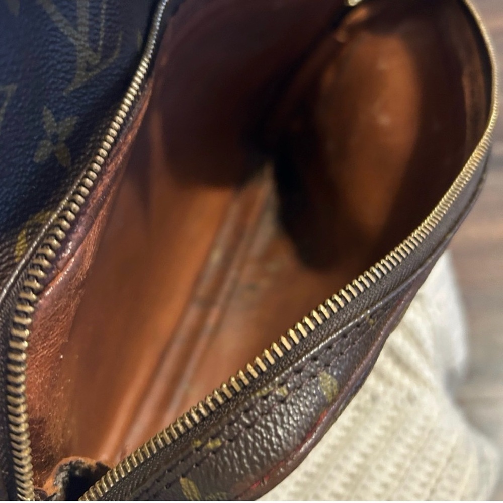Authentic Louis Vuitton Monogram Double Zip Crossbody in Brown and Gold - Picture 4 of 13